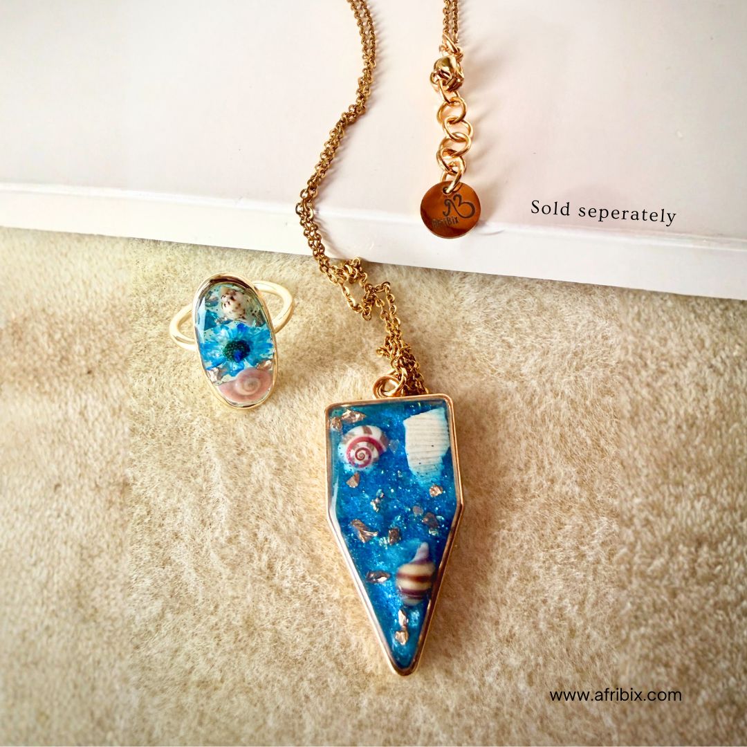 Oshimiri Gold Ocean Necklace with Shells