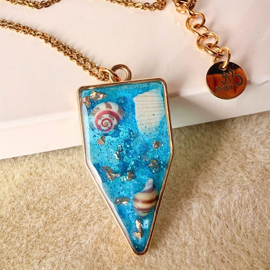 Oshimiri Gold Ocean Necklace with Shells